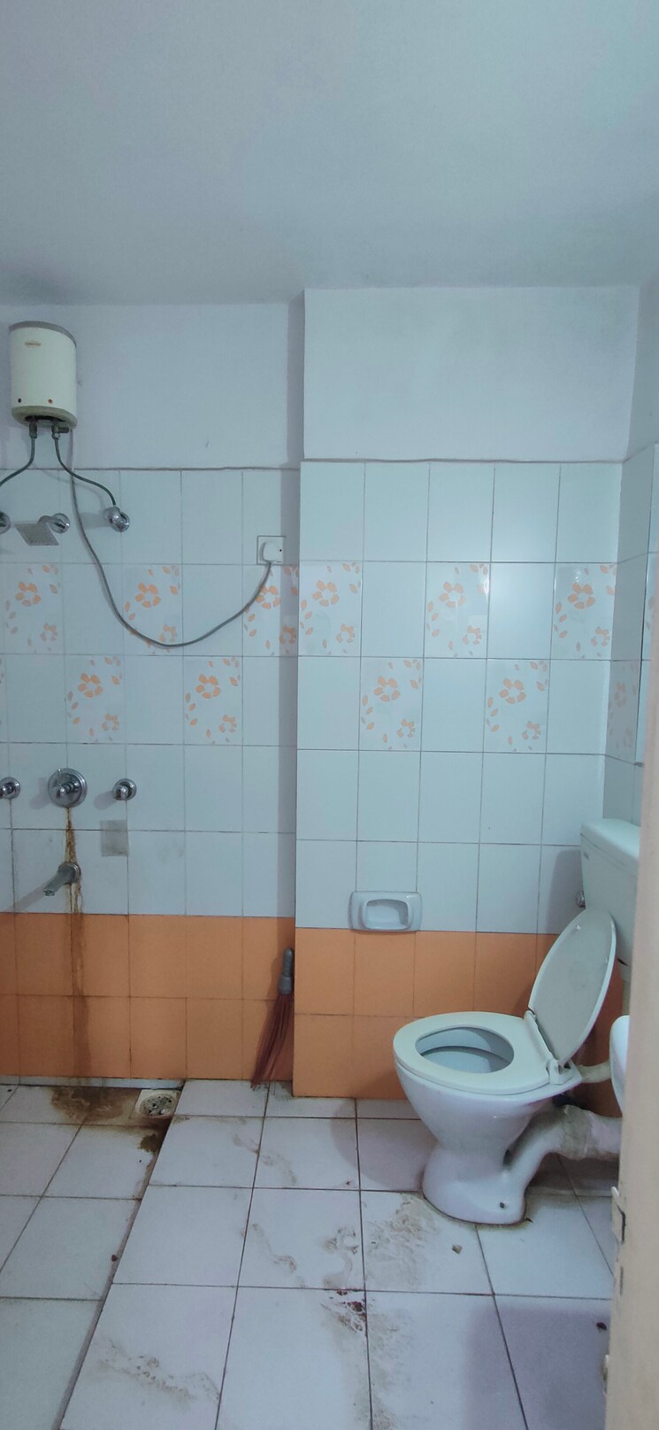 Bathroom, tata-glendale 3 Bedroom 1300 Sq.Ft. Apartment In Vasant Vihar Thane 7606093