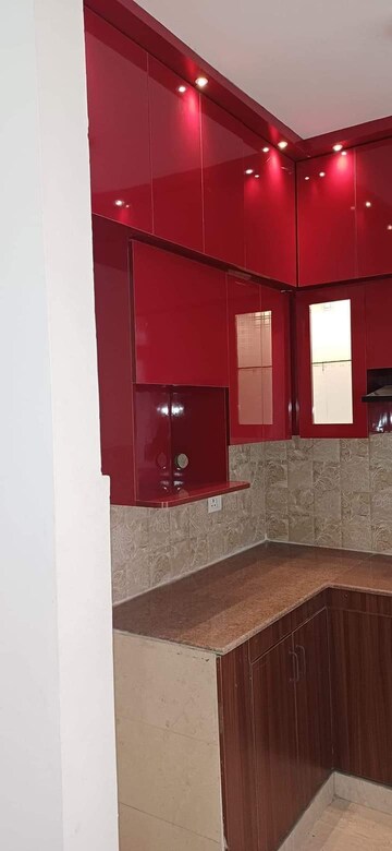 Room in 3 BHK Apartment at Amrapali Golf Homes, Sector 4, Greater Noida – for Sale