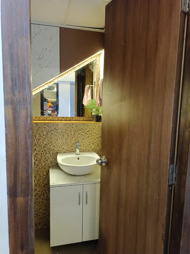 Bathroom, lodha-palava-city 2.5 Bedroom 884 Sq.Ft. Apartment In Dombivli East Thane 7606408