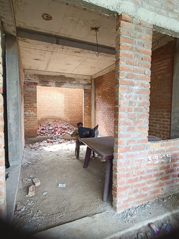 Parking in 4 BHK Villa at Noida Central – for Sale