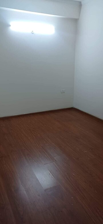Room in 2 BHK Apartment at Amrapali Golf Homes, Sector 4, Greater Noida – for Sale