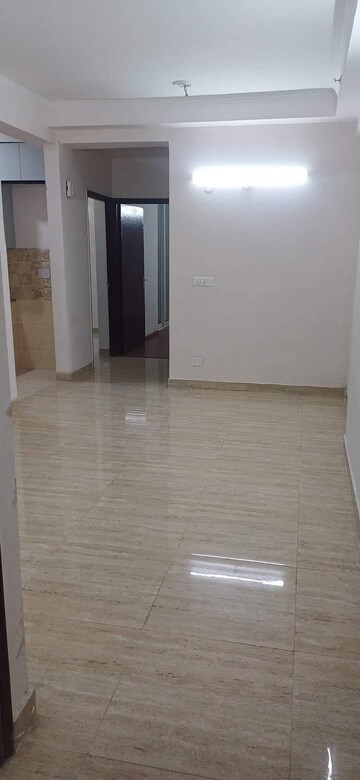 Room in 2 BHK Apartment at Amrapali Golf Homes, Sector 4, Greater Noida – for Sale
