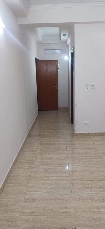Room in 2 BHK Apartment at Amrapali Golf Homes, Sector 4, Greater Noida – for Sale