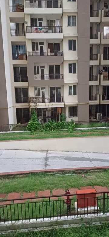 2 BHK Apartment For Sale in Amrapali Golf Homes, Sector 4, Greater Noida