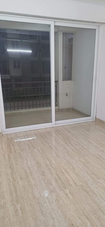 Room in 2 BHK Apartment at Amrapali Golf Homes, Sector 4, Greater Noida – for Sale