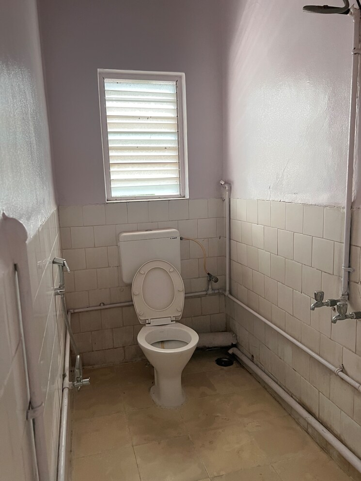 Bathroom, mira-society 2 Bedroom 950 Sq.Ft. Apartment In Swargate Pune 7606700