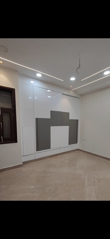 Room in 3.5 BHK Builder Floor at Sector 15 – for Sale