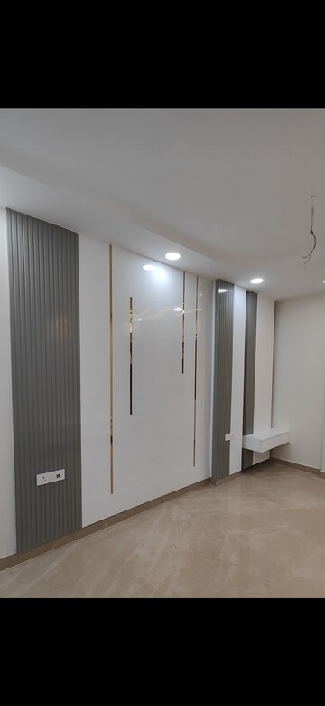 Room in 3.5 BHK Builder Floor at Sector 15 – for Sale