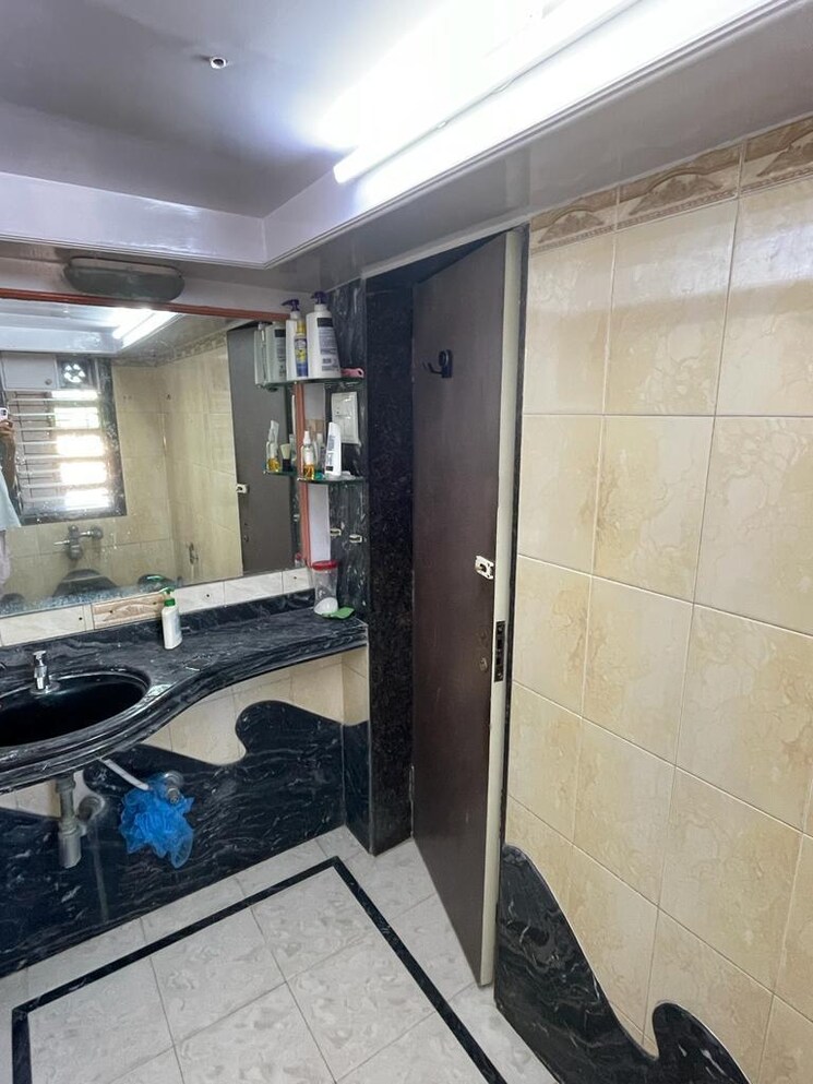 Bathroom, dadar-manish-market 2 Bedroom 1038 Sq.Ft. Builder Floor In Dadar West Mumbai 7606928