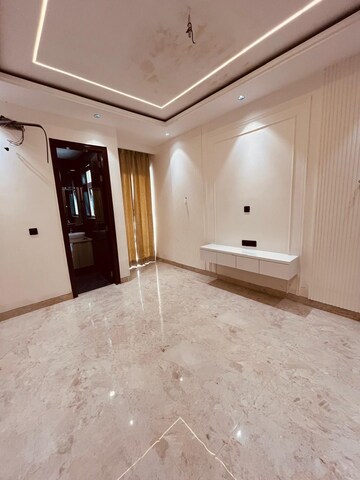 Room in 4 BHK Builder Floor at Ansal API Esencia, Sector 67 – for Sale