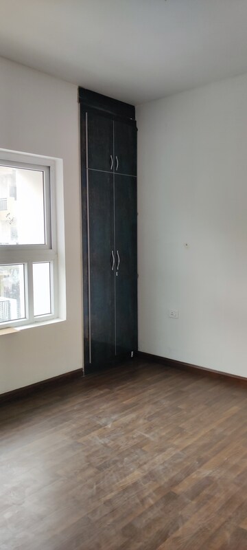 Room in 3 BHK Builder Floor at BPTP Parkland, Sector 75 – for Sale