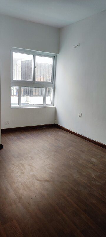 Room in 3 BHK Builder Floor at BPTP Parkland, Sector 75 – for Sale