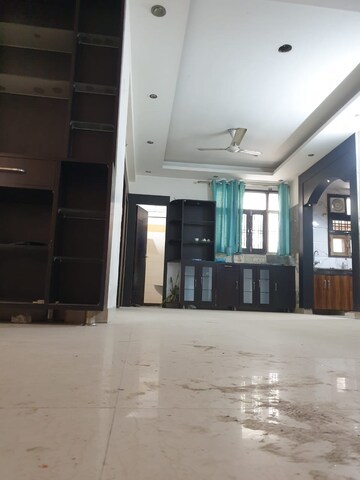 Room in 3 BHK Builder Floor at BPTP Parkland, Sector 75 – for Sale