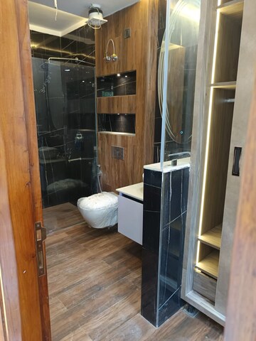 Bathroom in 3 BHK Builder Floor at BPTP Parkland Pride, Sector 77 – for Sale