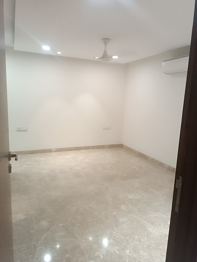 Room, chittaranjan park 4 Bedroom 2300 Sq.Ft. Builder Floor In Chittaranjan Park Delhi 7607139