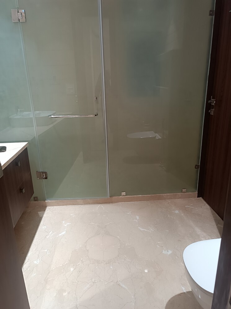 Bathroom, chittaranjan park 4 Bedroom 2300 Sq.Ft. Builder Floor In Chittaranjan Park Delhi 7607139