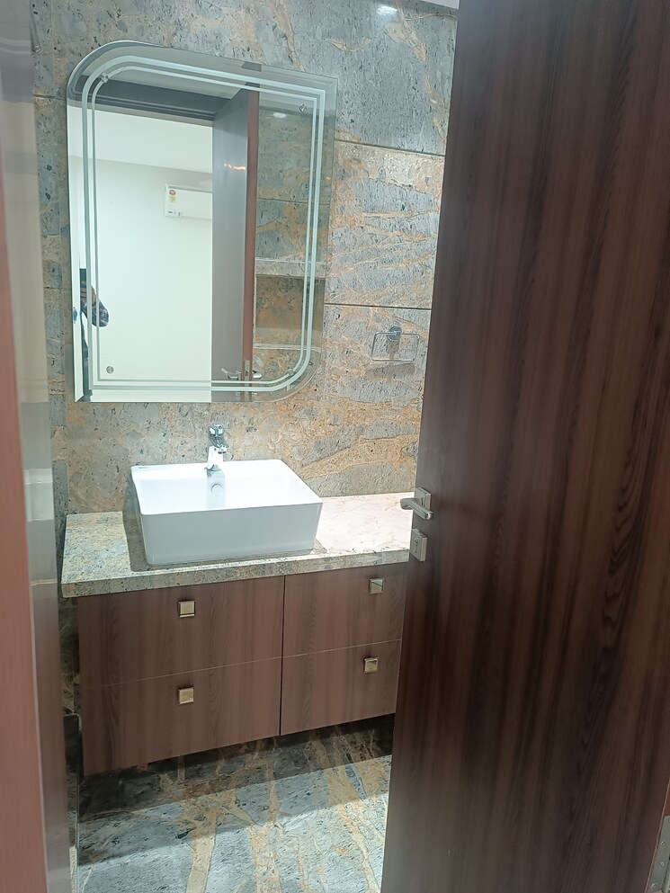 Bathroom, chittaranjan park 4 Bedroom 2300 Sq.Ft. Builder Floor In Chittaranjan Park Delhi 7607139