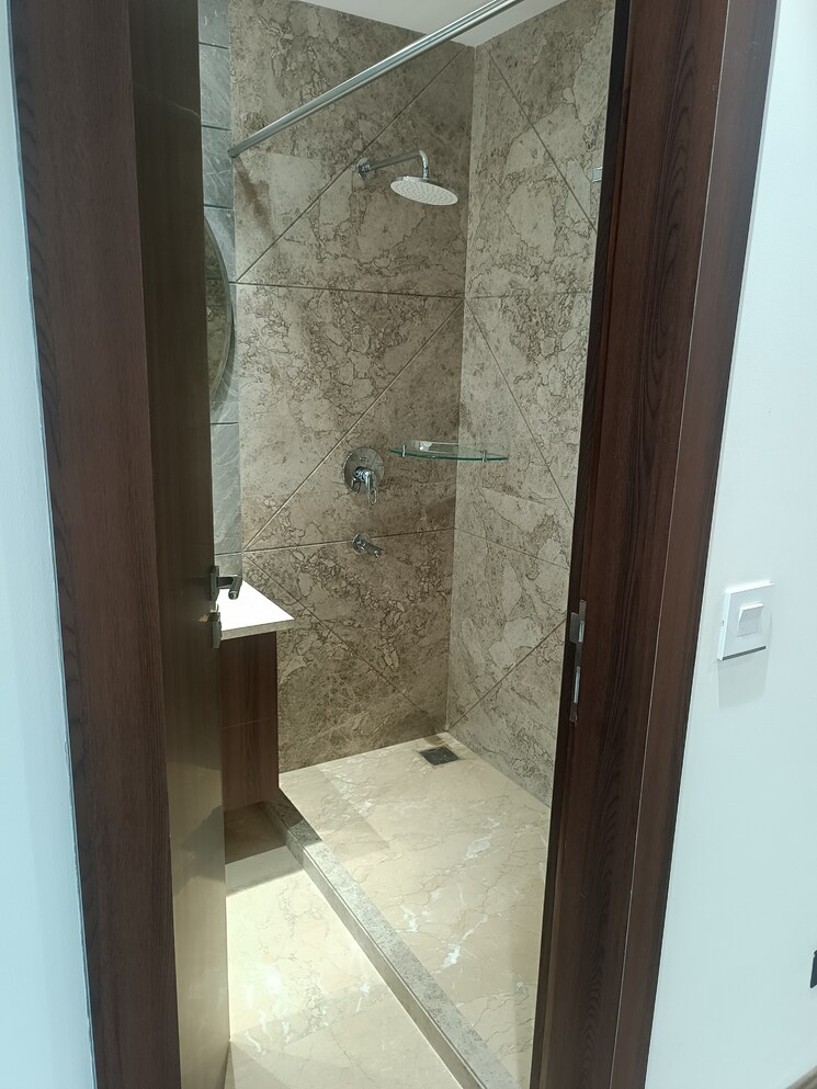 Bathroom, chittaranjan park 4 Bedroom 2300 Sq.Ft. Builder Floor In Chittaranjan Park Delhi 7607139