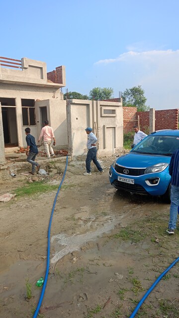 Parking in 2 BHK Independent House at Kisan Path – for Sale
