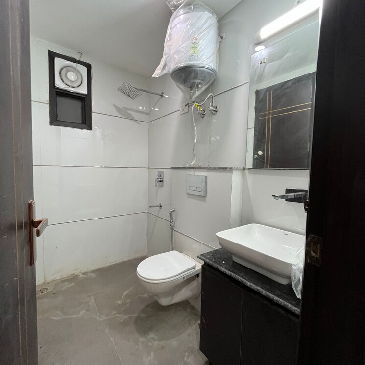 Bathroom, palm-residency-chhatarpur 3 Bedroom 1400 Sq.Ft. Builder Floor In Rajpur Khurd Extension Delhi 7607261