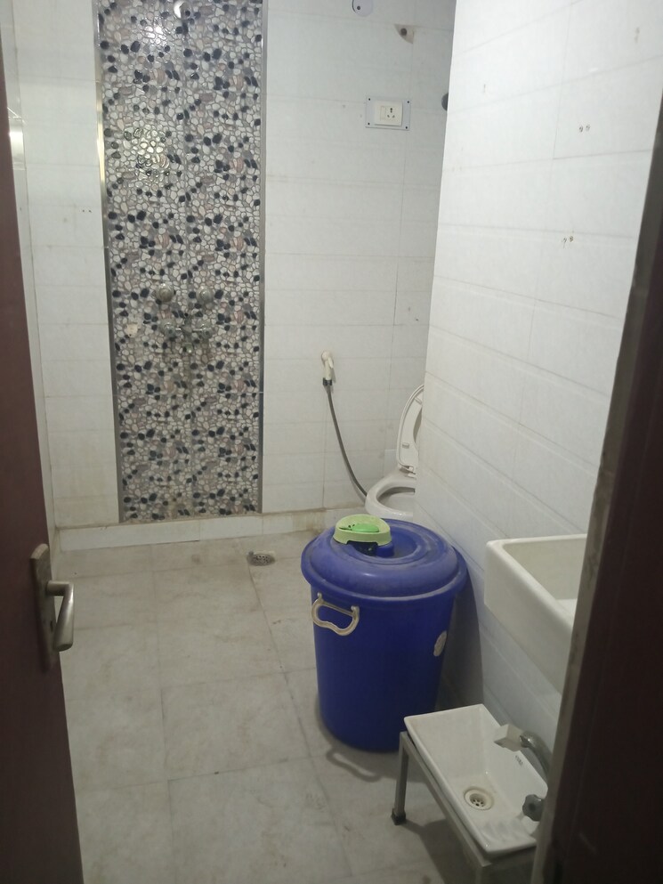 Bathroom, batla house 4 Bedroom 1440 Sq.Ft. Apartment In Batla House Delhi 7607321