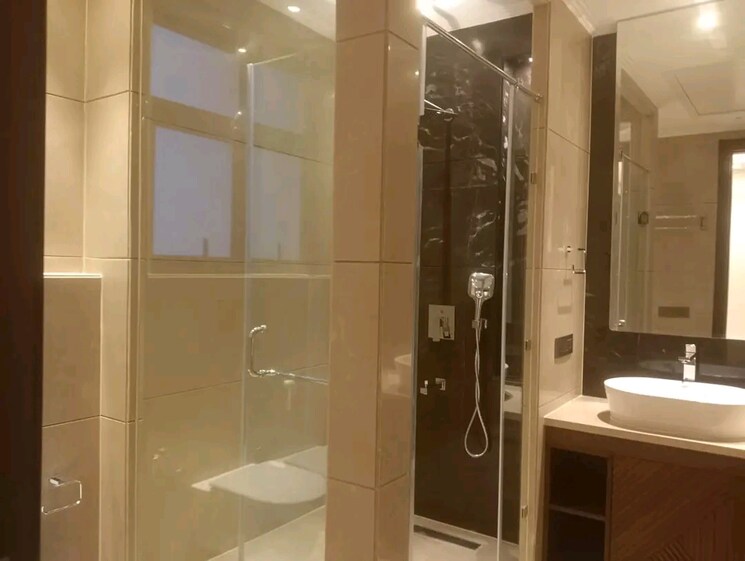 Bathroom, pitampura 6 Bedroom 400 Sq.Yd. Independent House In Pitampura Delhi 7607420