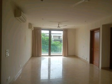 Room in 6 BHK Independent House at Pitampura – for Sale