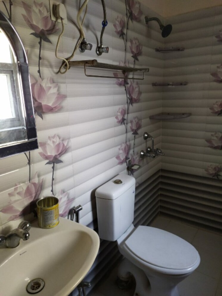 Bathroom, bptp-park-elite-floors-sector-88 3 Bedroom 250 Sq.Yd. Builder Floor In Sector 88 Faridabad 7607432