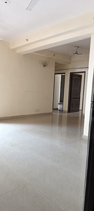 Room in 2 BHK Apartment at Aims Golf City, Sector 75 – for Sale