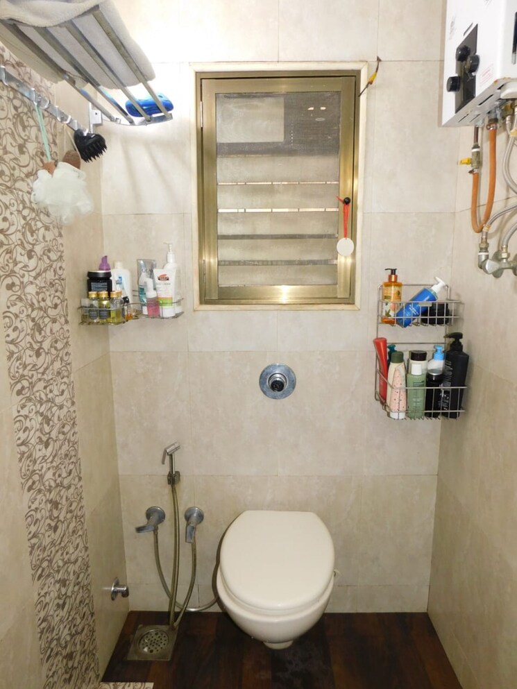 Bathroom, silver-palace-chs 2 Bedroom 822 Sq.Ft. Apartment In Andheri East Mumbai 7607599