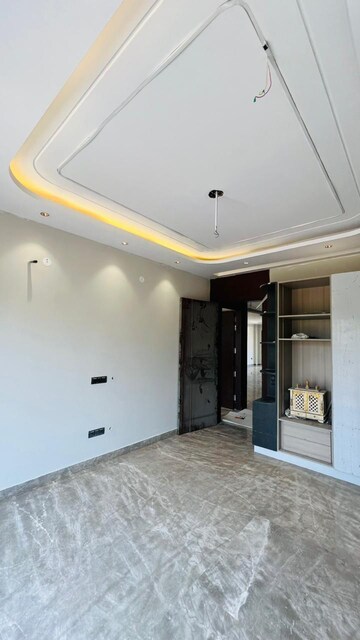 Room in 4 BHK Builder Floor at SS The Lilac, Sector 49 – for Sale