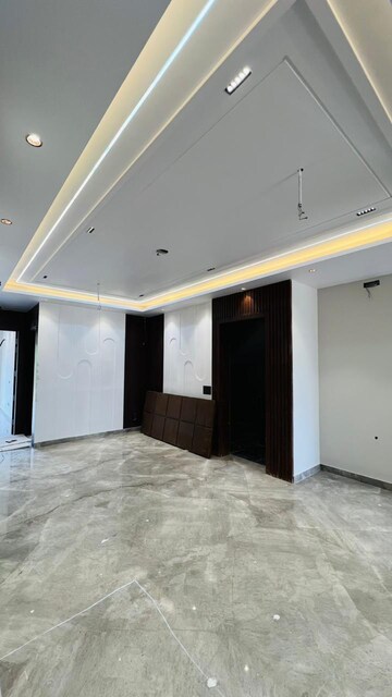 Room in 4 BHK Builder Floor at SS The Lilac, Sector 49 – for Sale