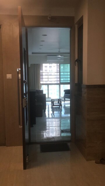 Room in 2 BHK Apartment at Sheth Vasant Oasis, Andheri East – for Sale