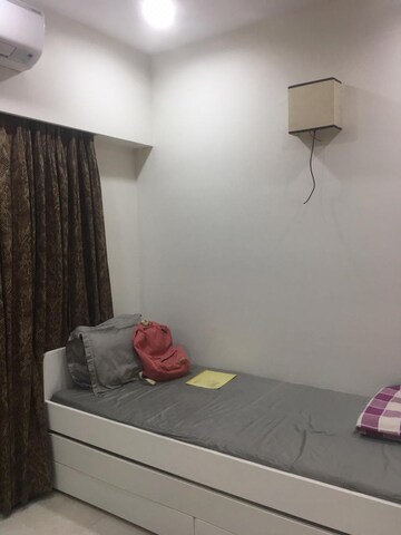  2 BHK Apartment at Sheth Vasant Oasis, Andheri East – for Sale