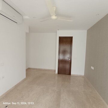 Room in 2.5 BHK Apartment at Hiranandani Castle Rock, Powai – for Rent