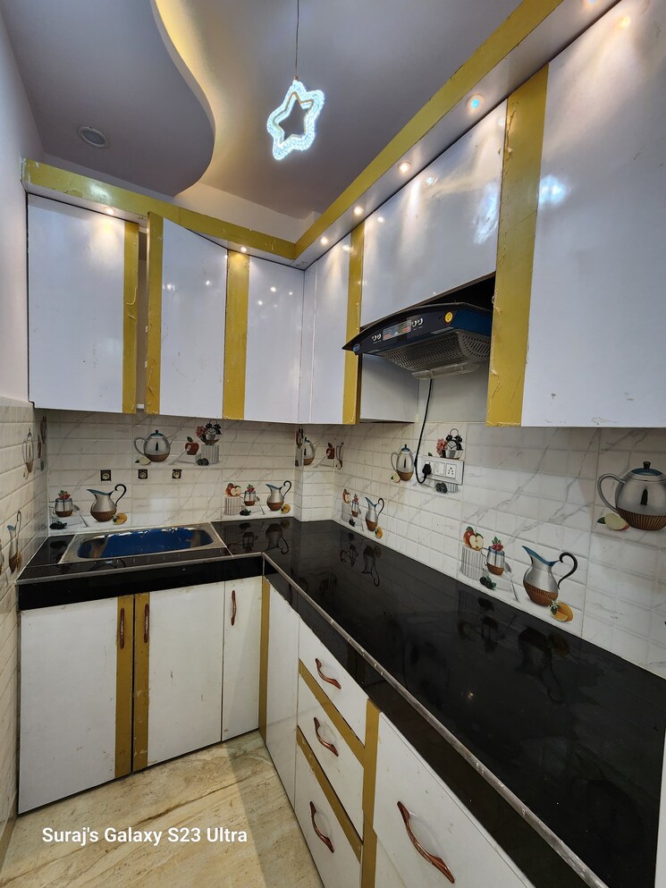 Kitchen, uttam nagar 2 Bedroom 70 Sq.Yd. Builder Floor In Uttam Nagar Delhi 7608663