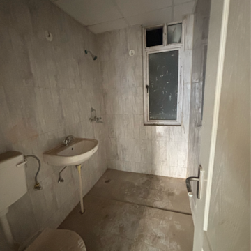 Bathroom in 3.5 BHK Apartment at Tashee Capital Gateway, New Palam Vihar Phase 3 – for Sale
