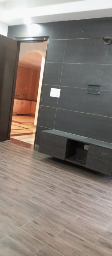 रेसिडेंशियल घर वर्ग मीटर फॉर रेंट इन सेक्टर 41 नोएडा  7609869