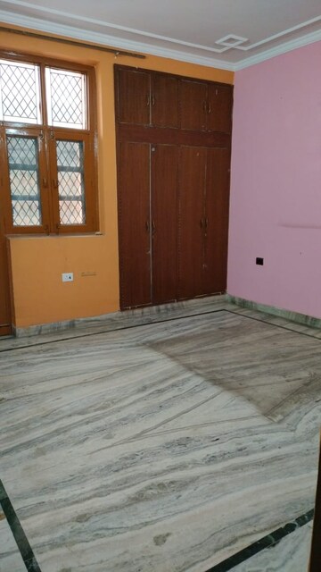 रेसिडेंशियल घर वर्ग मीटर फॉर रेंट इन सेक्टर 41 नोएडा  7609869