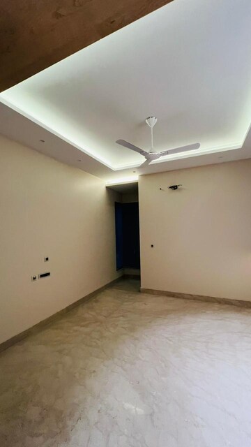 Room in 4 BHK Builder Floor at Sushant Lok 3, Sector 57 – for Sale