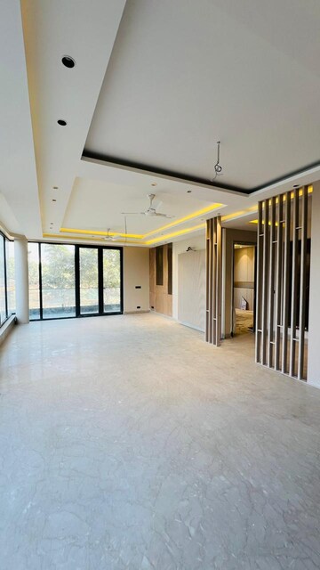 Room in 4 BHK Builder Floor at Sushant Lok 3, Sector 57 – for Sale