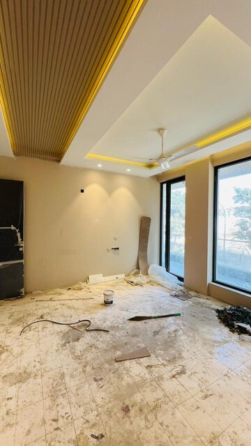 Room in 4 BHK Builder Floor at Sushant Lok 3, Sector 57 – for Sale