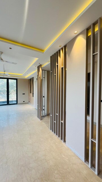 Building Lobby in 4 BHK Builder Floor at Sushant Lok 3, Sector 57 – for Sale