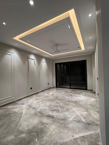 Room in 4 BHK Builder Floor at SS Southend Floors, South City 2 – for Sale