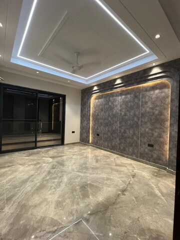 Room in 4 BHK Builder Floor at SS Southend Floors, South City 2 – for Sale