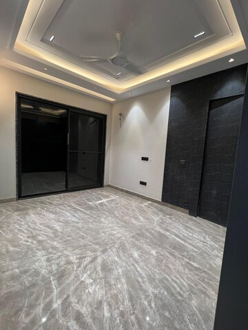 Bedroom in 4 BHK Builder Floor at SS Southend Floors, South City 2 – for Sale