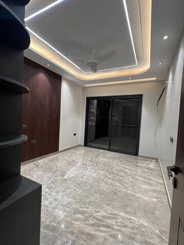 Building Lobby in 4 BHK Builder Floor at SS Southend Floors, South City 2 – for Sale