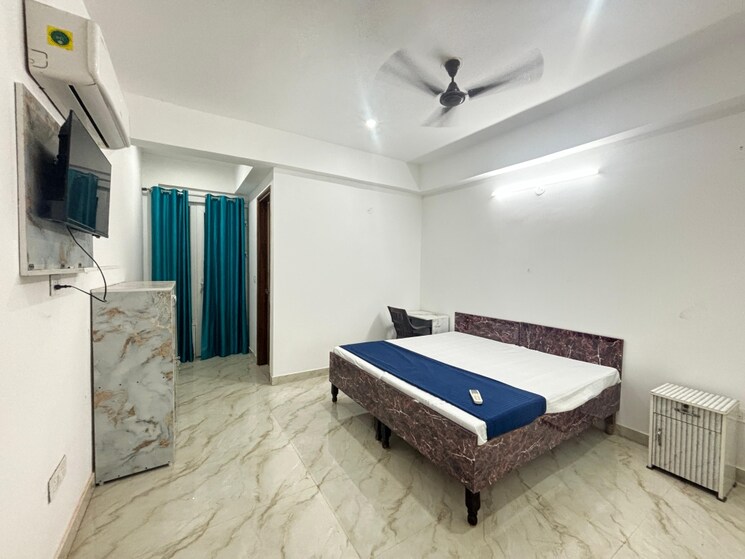 Room, sector 70 Pg For Boys & Girls In Sector 70 7610925