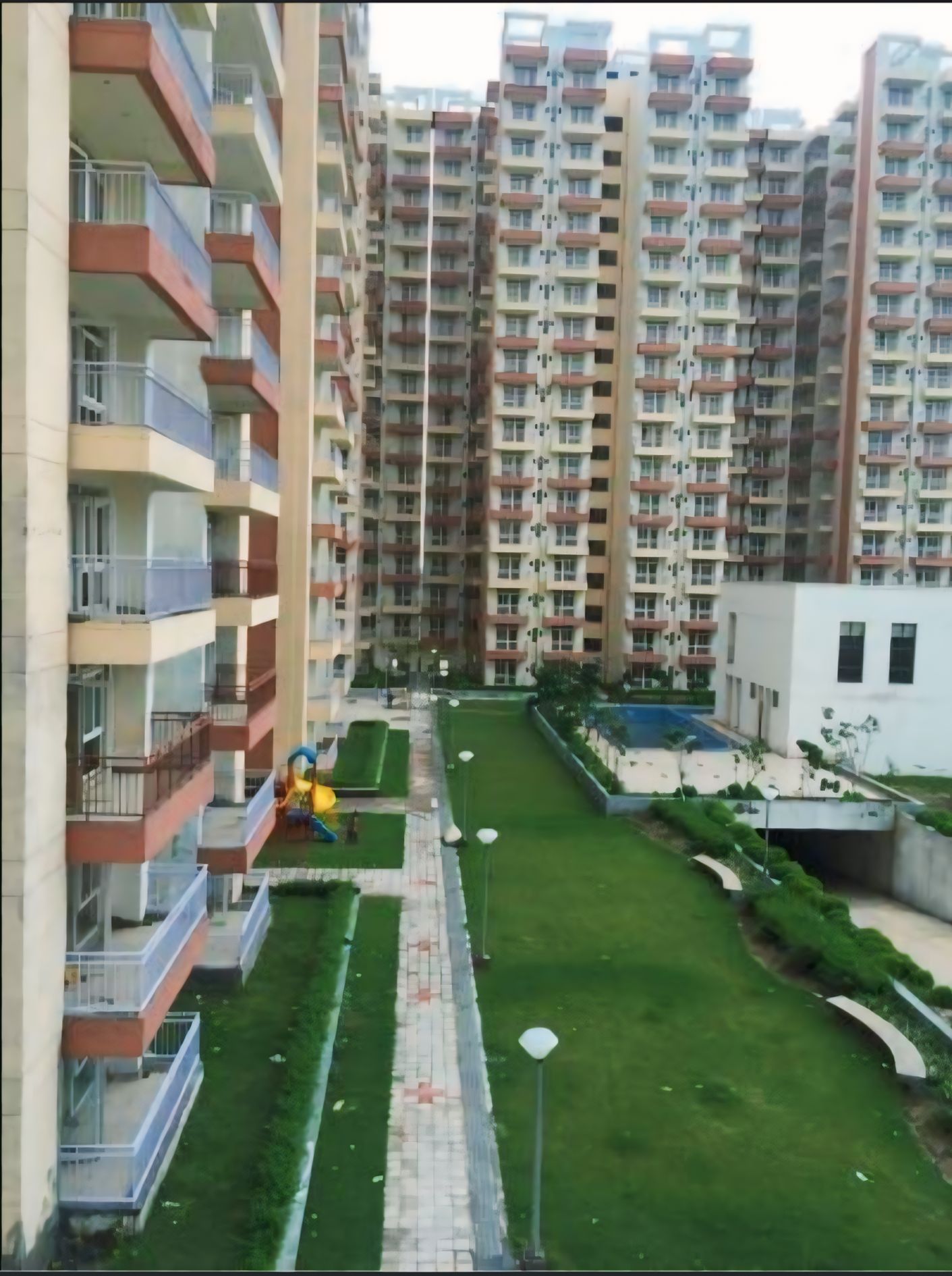 Resale 2.5 Bedroom 1343 Sq.Ft. Apartment in KLJ Greens, Sector 77