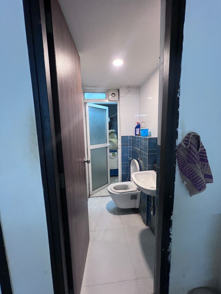 Bathroom, lodha-amara 1 Bedroom 484 Sq.Ft. Apartment In Kolshet Road Thane 7611127
